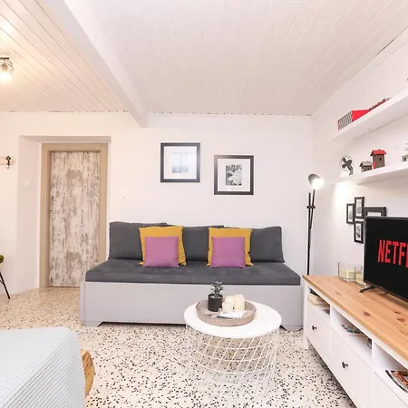 Joannas Sea-view Stone House 아파트 Katávolos