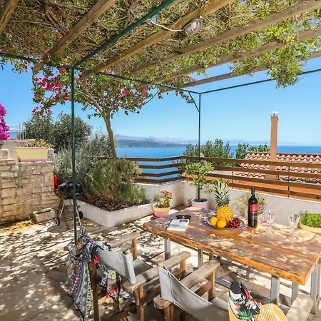 Joannas Sea-view Stone House 아파트 *