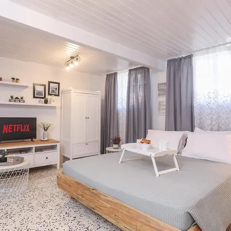 Joannas Sea-view Stone House *