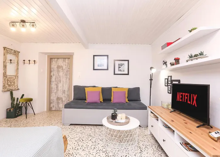 Joannas Sea-view Stone House شقة Katávolos