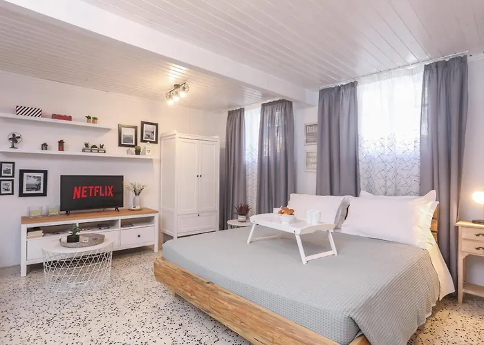 Joannas Sea-view Stone House *