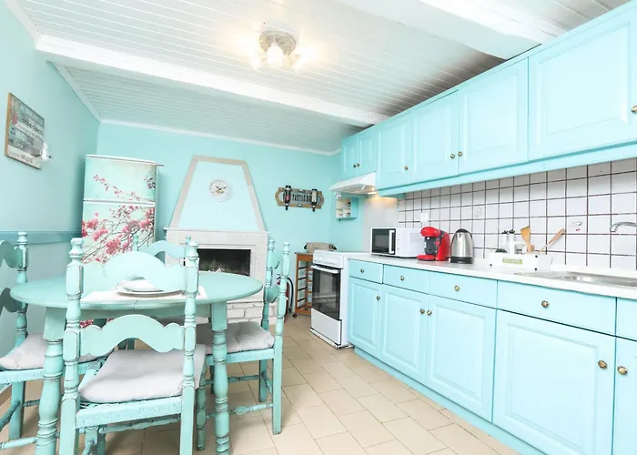 Joannas Sea-view Stone House *